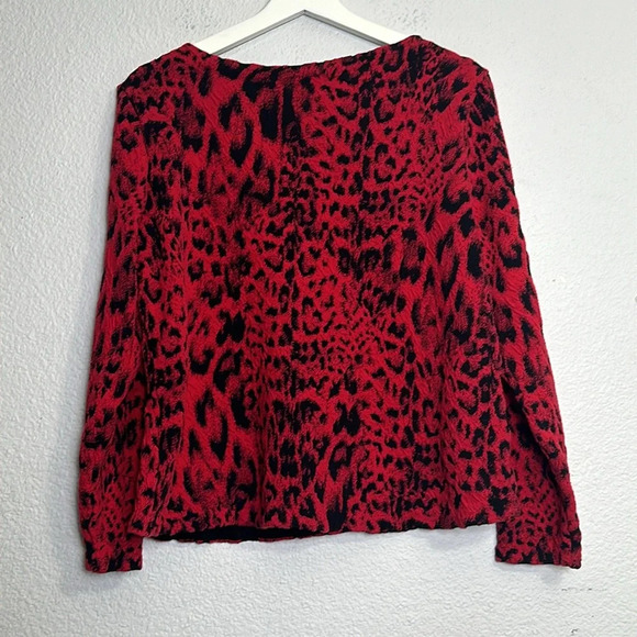 Chico’s Women’s Size 3 Pullover Sweater Animal Print Red Black Mature Holiday - Picture 2 of 7